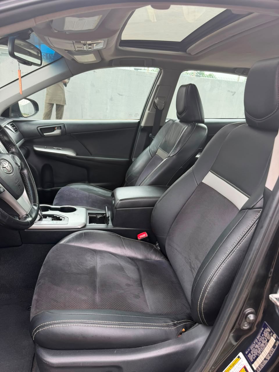 
								NEATLY USED TOYOTA CAMRY SE 2013 KEYLESS[2] Alcantara seat MOONROOF 4cylinder 10,500,000 full									