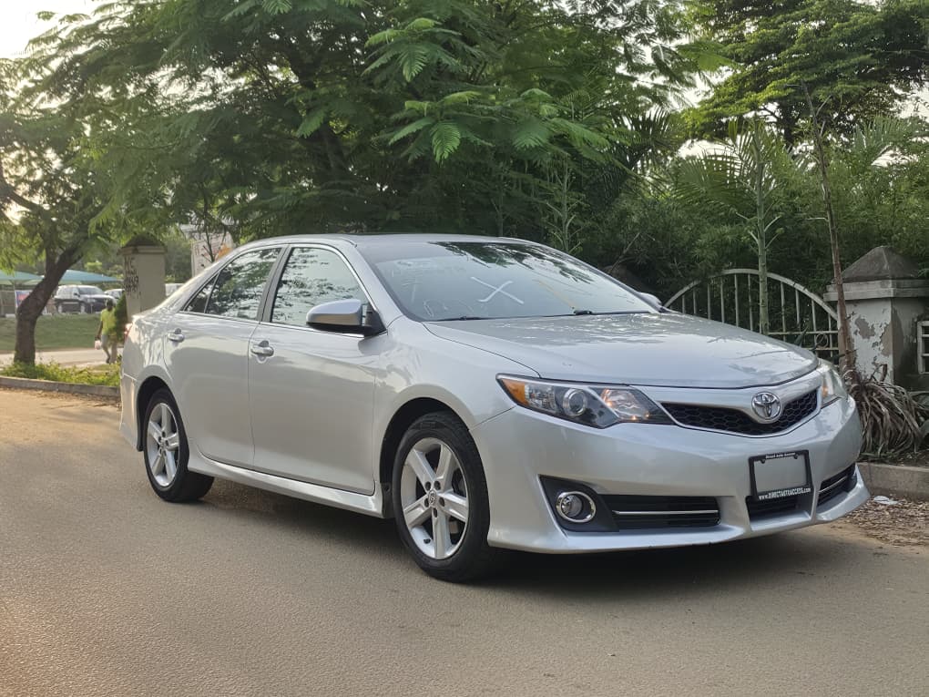 
								QUICKEST SWEET DEAL:  EXTREMELY SHARP HIGEHST GRADE FOREIGN USED 2012 ON BELT TOYOTA CAMRY SE WITH SUNROOF, MINT INTERIOR, NO SINGLE 9JA PAINT WITH UNTAMPARED ENGINE ND GEAR.GOING FOR JUST 13.5M. full									