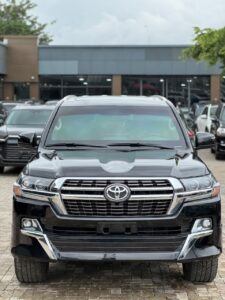 Distress 🔥🔥🔥🔥Foreign used 2019 Land Cruiser  Bulletproof   VIP Seat  Bulletproof  Original papers  Going for 140m  Abuja