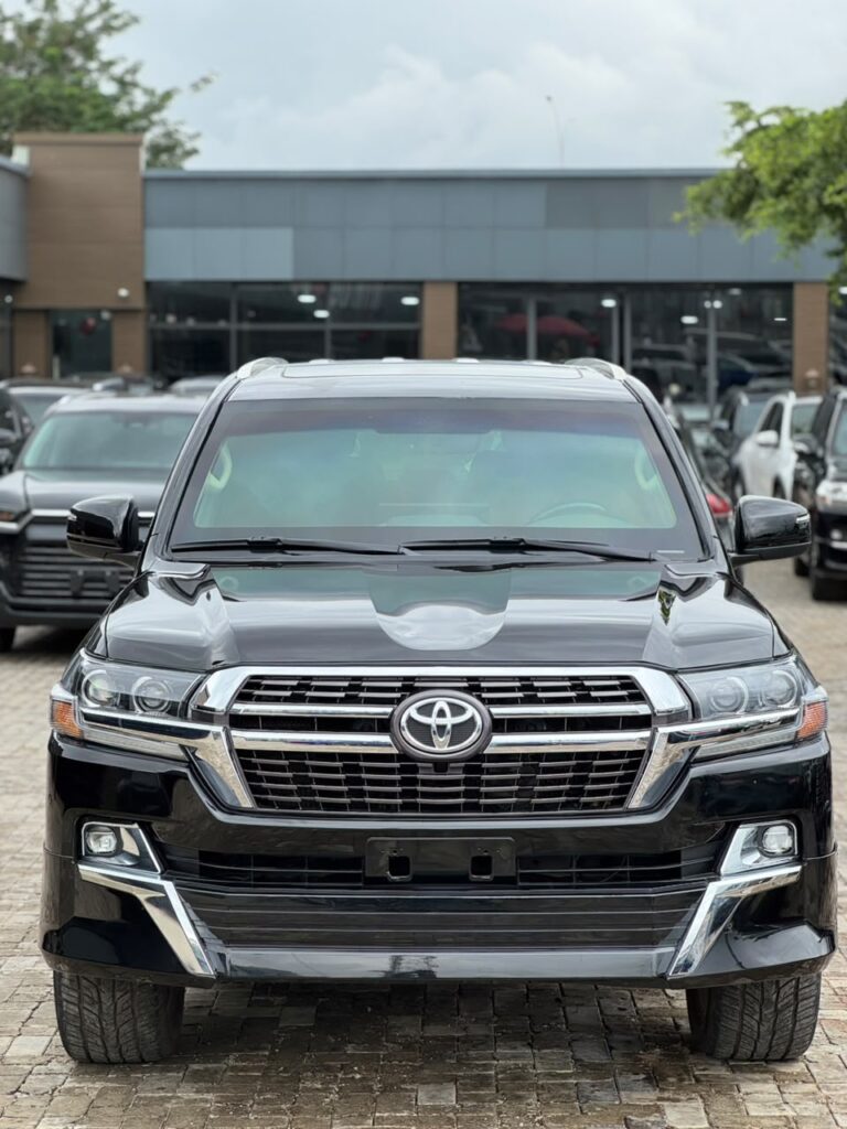 Distress 🔥🔥🔥🔥Foreign used 2019 Land Cruiser  Bulletproof   VIP Seat  Bulletproof  Original papers  Going for 140m  Abuja