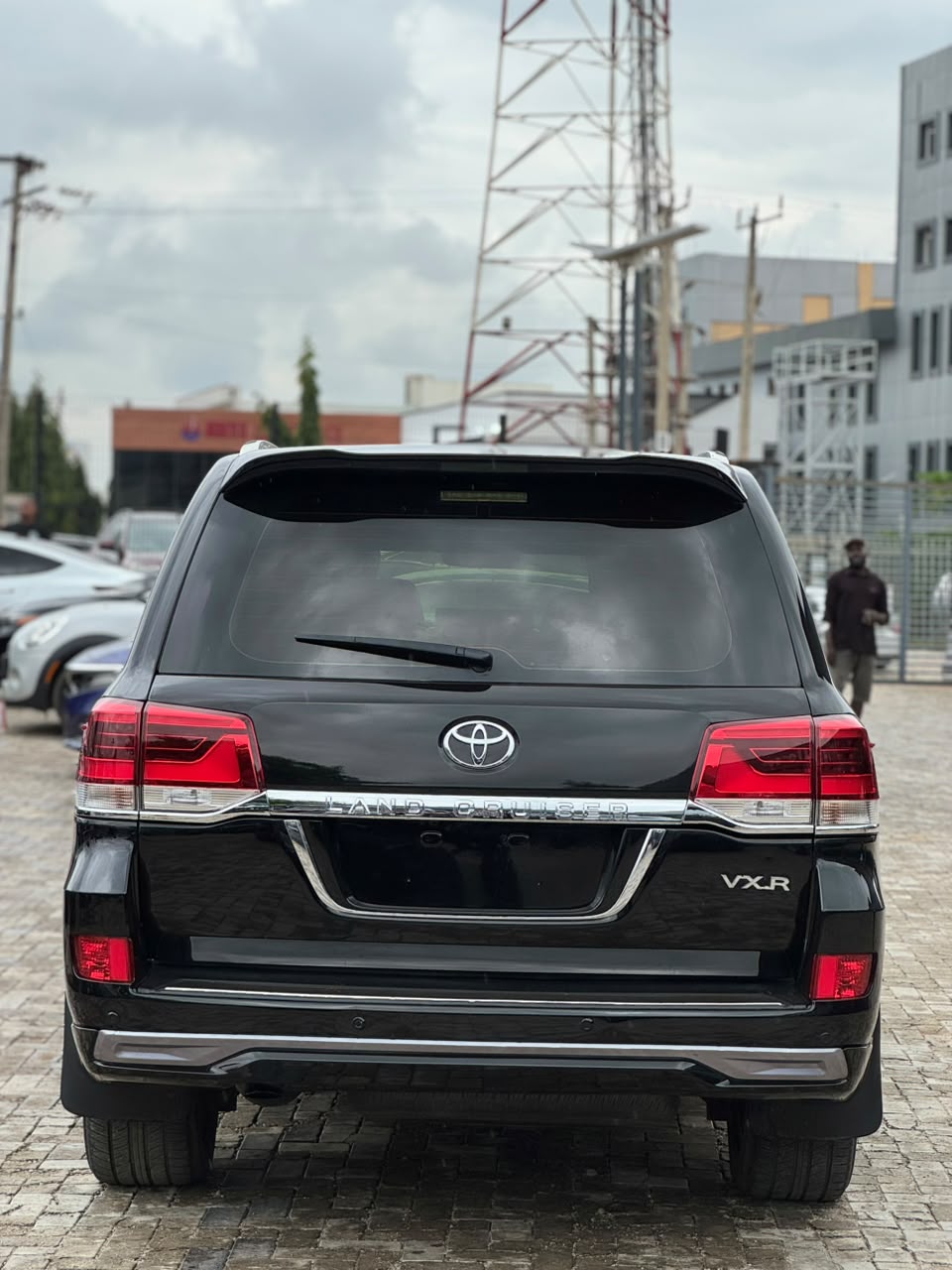 
								Distress 🔥🔥🔥🔥Foreign used 2019 Land Cruiser  Bulletproof   VIP Seat  Bulletproof  Original papers  Going for 140m  Abuja full									