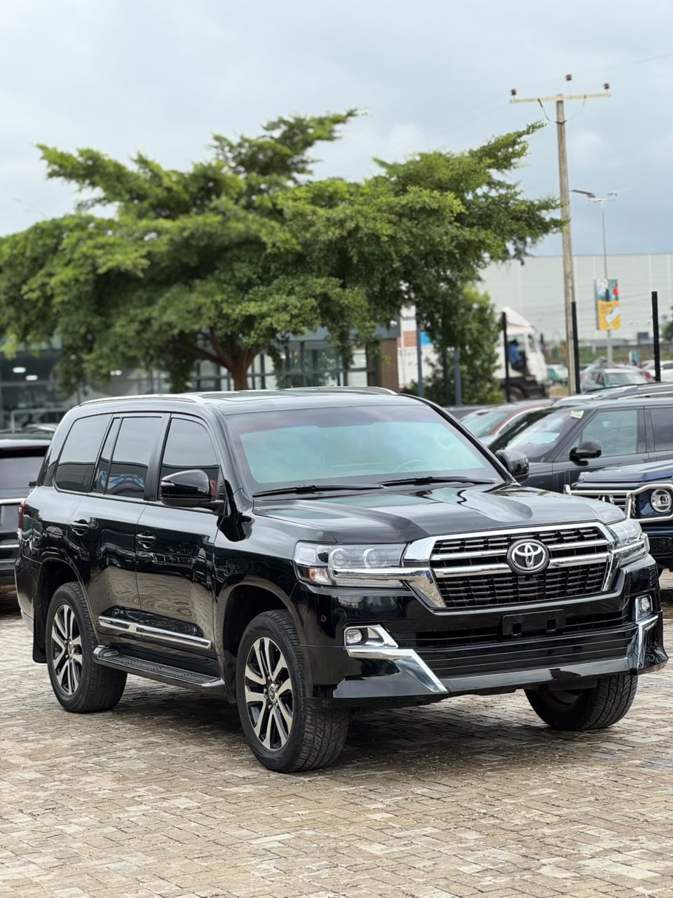 
								Distress 🔥🔥🔥🔥Foreign used 2019 Land Cruiser  Bulletproof   VIP Seat  Bulletproof  Original papers  Going for 140m  Abuja full									