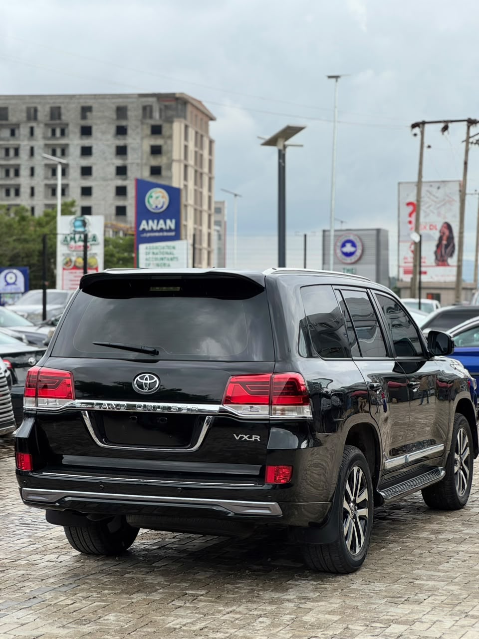 
								Distress 🔥🔥🔥🔥Foreign used 2019 Land Cruiser  Bulletproof   VIP Seat  Bulletproof  Original papers  Going for 140m  Abuja full									