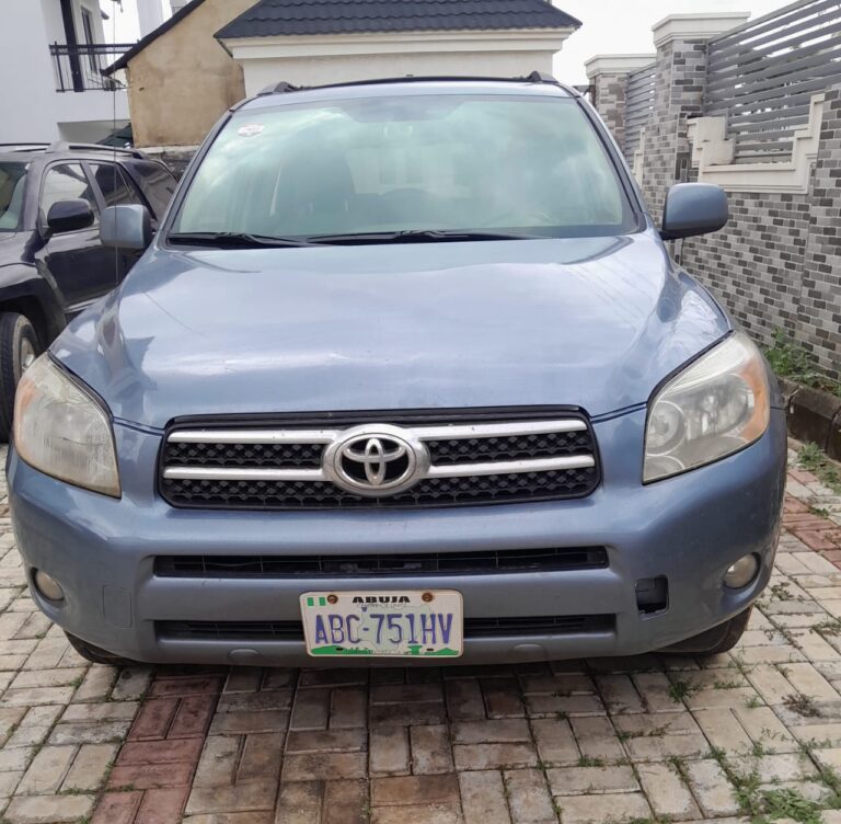 Distress sale 2007 Rav4 price 5.8m owner last come with my Sambo