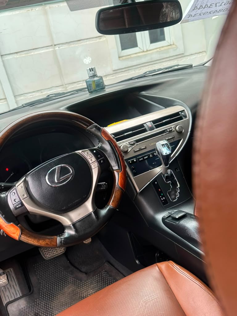 
								clean used Firstbody 2013 Lexus RX 350 with untampered engine & gear & ac for N16m, owner last pls add sambo full									