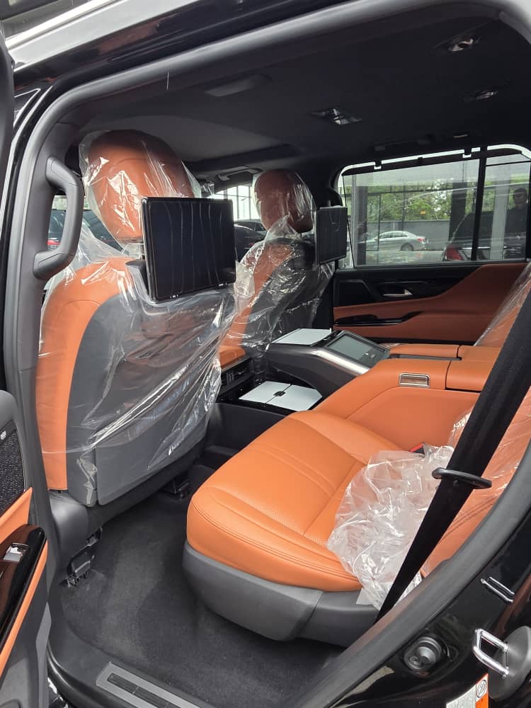 
								Brand new 2026 LX600 SOFT BODY. No book.  📍Pkrice 320m Abuja deal full									
