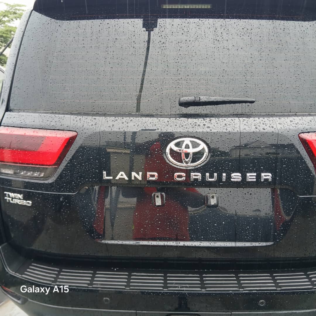 
								Nigerian used 2025 BULLETPROOF Toyota Land Cruiser  📍Pkrice N210m last! Not negotiable. Buy or leave Abuja deal full									