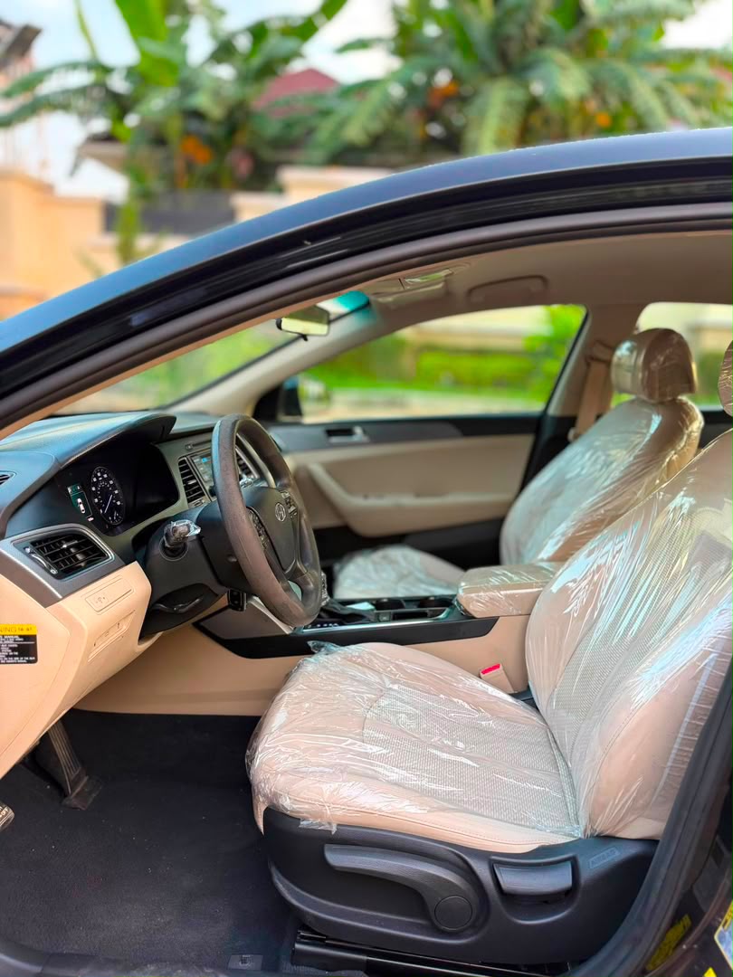 
								SUPER CLEAN FOREIGN USED HYUNDAI SONATA 2015 🇺🇸  ORIGINAL DUTY 📃  PRICE: 10M 💰  ABUJA DEAL 📍  NATIONWIDE DELIVERY full									