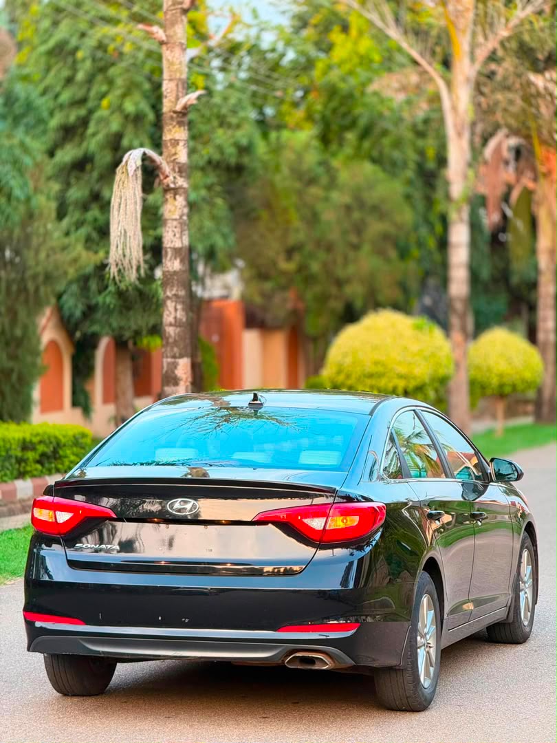 
								SUPER CLEAN FOREIGN USED HYUNDAI SONATA 2015 🇺🇸  ORIGINAL DUTY 📃  PRICE: 10M 💰  ABUJA DEAL 📍  NATIONWIDE DELIVERY full									