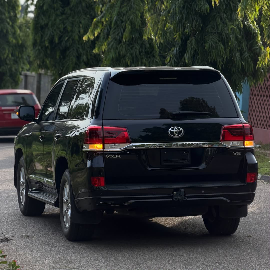 
								BRAND NEW DEAL  Brand new Toyota Landcruiser 2019 (1K MILES)   Paid Duty📃  PRICE: N90M   Abuja deal📍  Nationwide Delivery full									