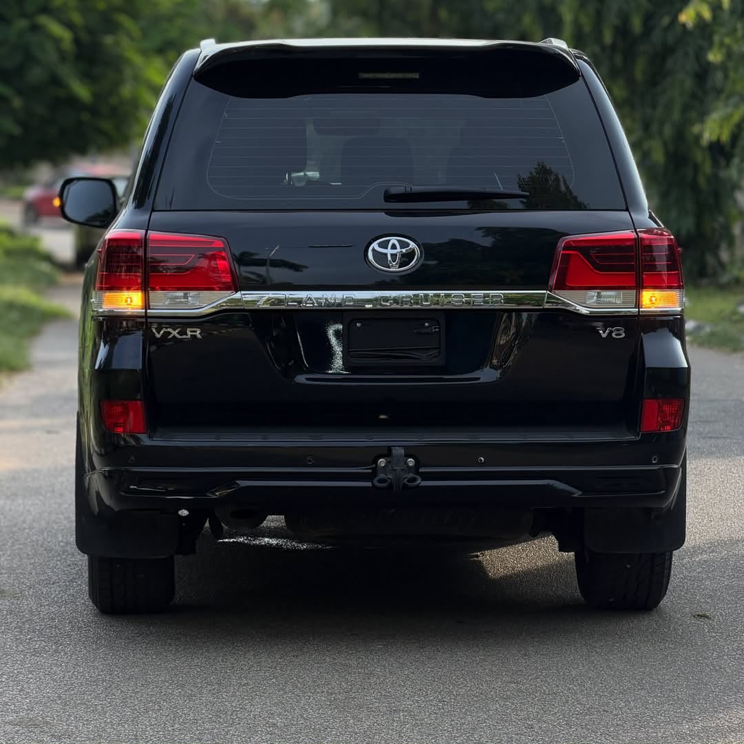 
								BRAND NEW DEAL  Brand new Toyota Landcruiser 2019 (1K MILES)   Paid Duty📃  PRICE: N90M   Abuja deal📍  Nationwide Delivery full									