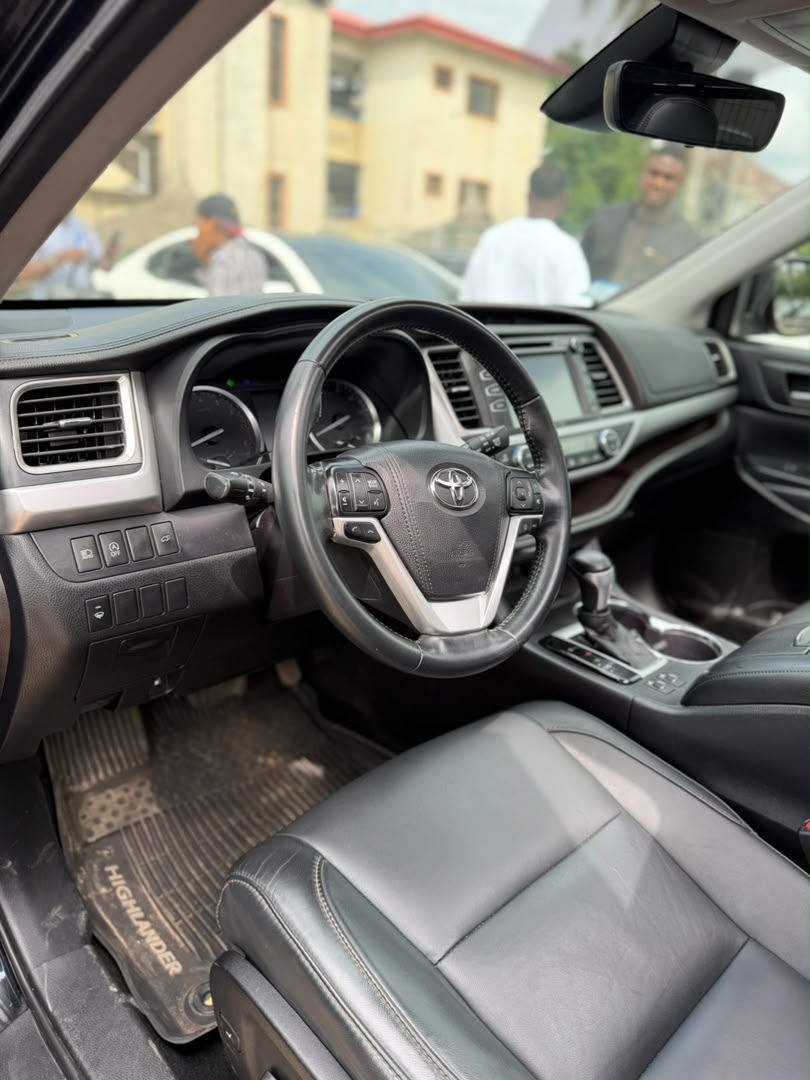 
								CLEAN FOREIGN USED 2018 TOYOTA HIGHLANDER XLE  PRICE: 30M full									