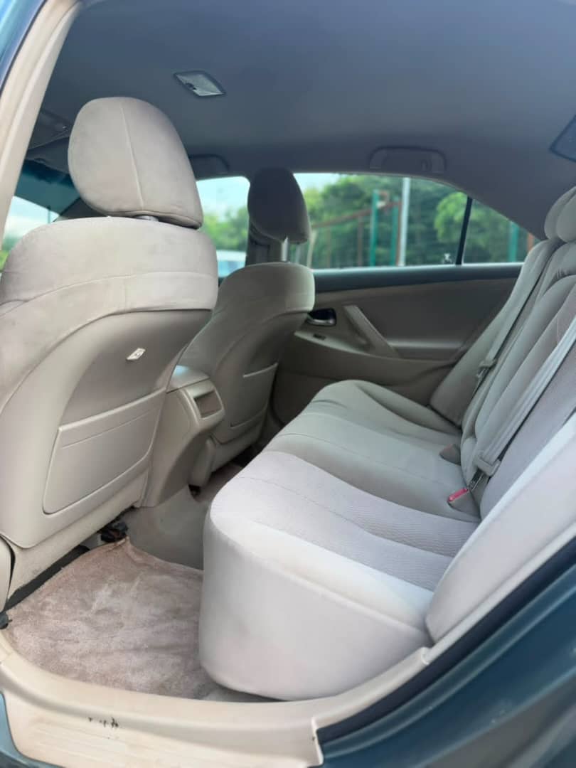 
								Neatly used Belgium standard 2010 Camry LE with untempered 4plug engine and gear with clear duty 🏷️7.8M full									
