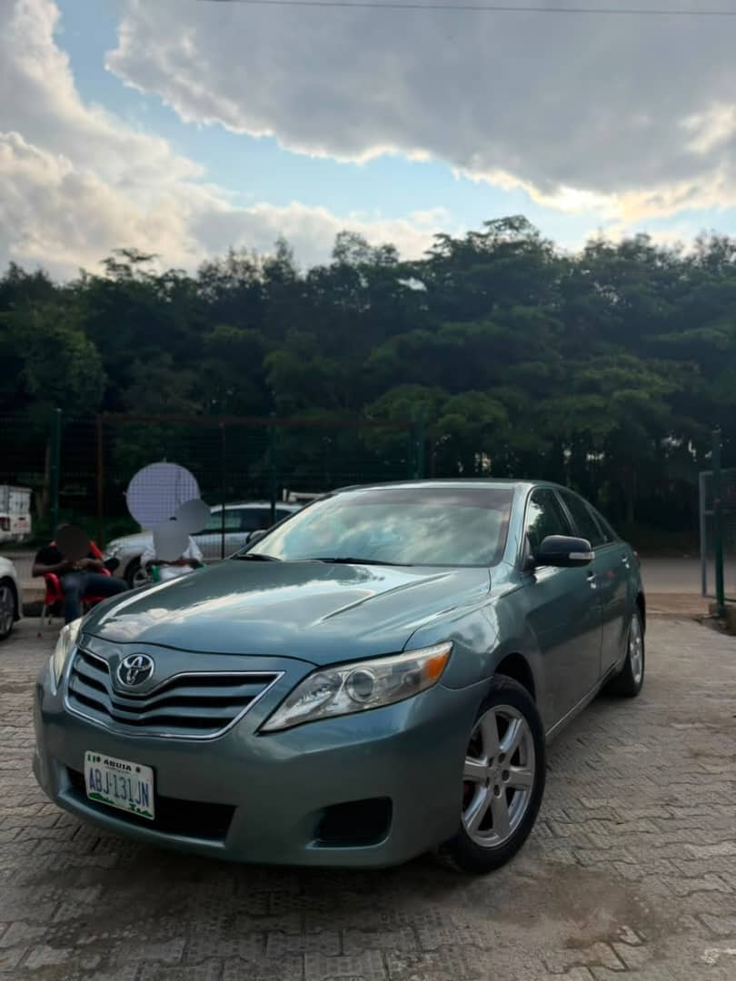 
								Neatly used Belgium standard 2010 Camry LE with untempered 4plug engine and gear with clear duty 🏷️7.8M full									