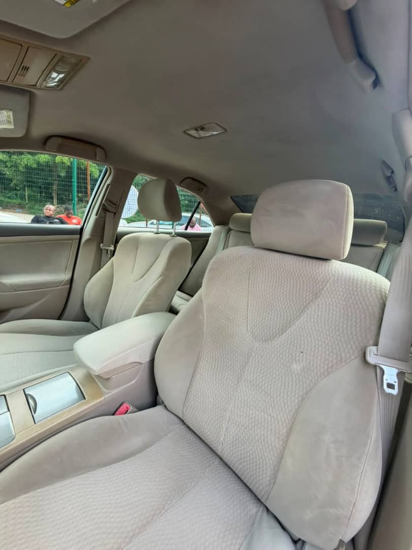 
								Neatly used Belgium standard 2010 Camry LE with untempered 4plug engine and gear with clear duty 🏷️7.8M full									