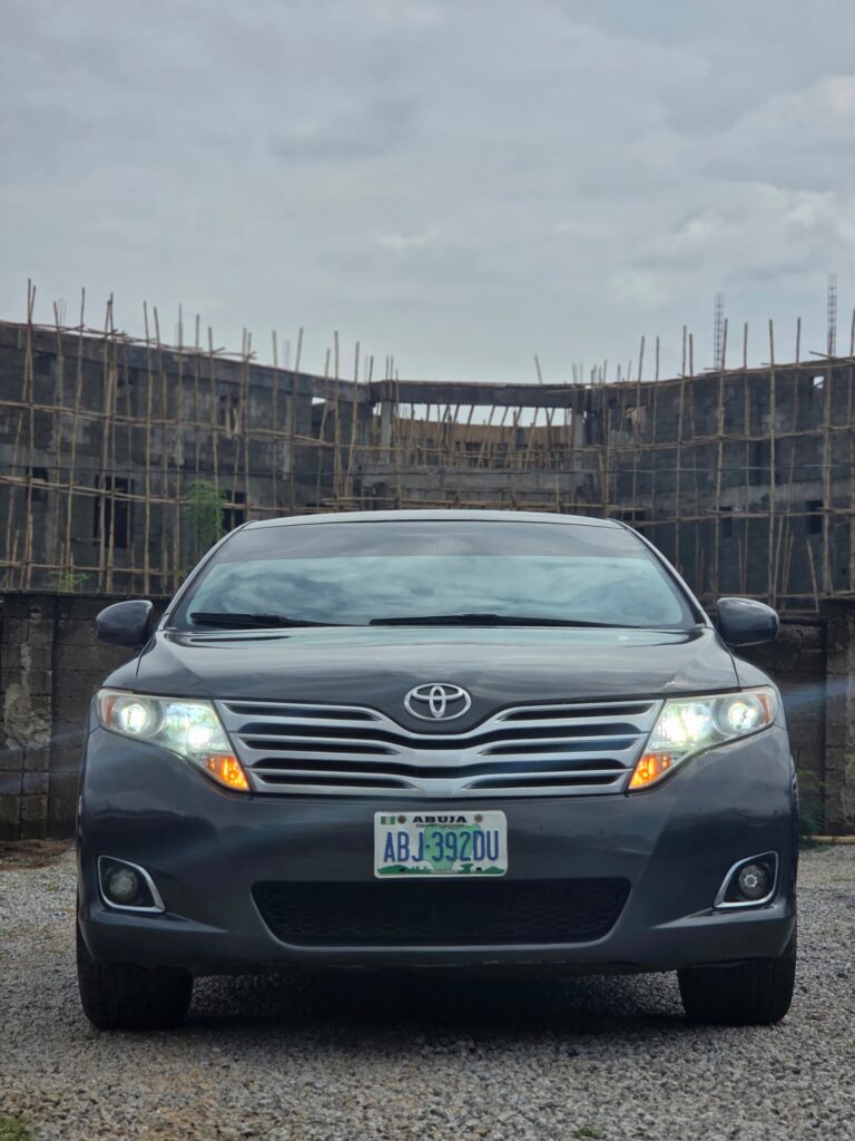 FEW MONTHS USED FIRSTBODY 2011 model Toyota Venza V6 engine with untampered engine and gear Ac  Full option With double panoramic roof  👉12m buyer settle 200k location Abacha Road nyanya Abuja deal Car is with me directly