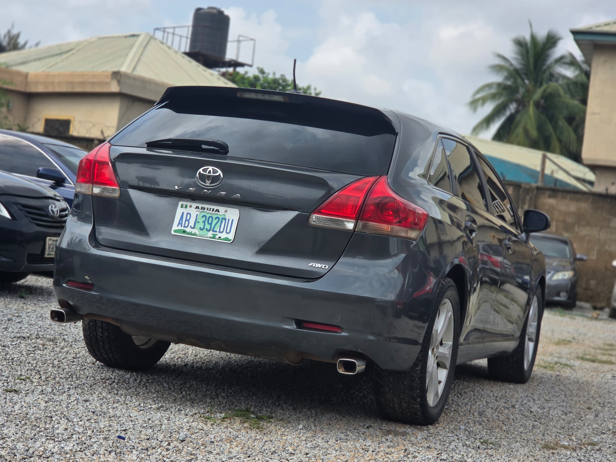 
								FEW MONTHS USED FIRSTBODY 2011 model Toyota Venza V6 engine with untampered engine and gear Ac  Full option With double panoramic roof  👉12m buyer settle 200k location Abacha Road nyanya Abuja deal Car is with me directly full									