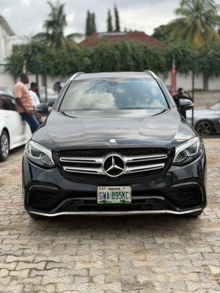 QUICK SALE!!! 2017 MERCEDES GLC 300 IN VERY GOOD CONDITION  PRICE: 15.5M