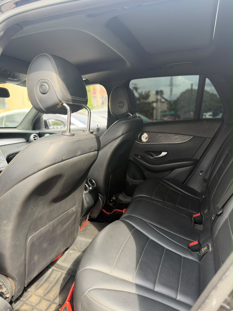 
								QUICK SALE!!! 2017 MERCEDES GLC 300 IN VERY GOOD CONDITION  PRICE: 15.5M full									