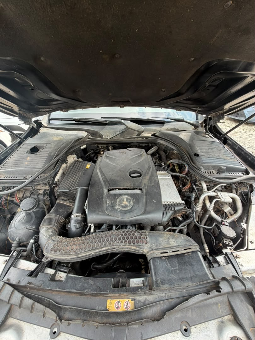 
								QUICK SALE!!! 2017 MERCEDES GLC 300 IN VERY GOOD CONDITION  PRICE: 15.5M full									