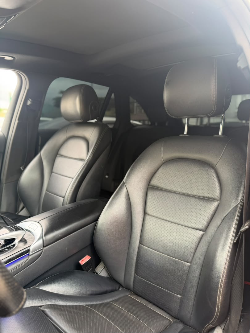 
								QUICK SALE!!! 2017 MERCEDES GLC 300 IN VERY GOOD CONDITION  PRICE: 15.5M full									