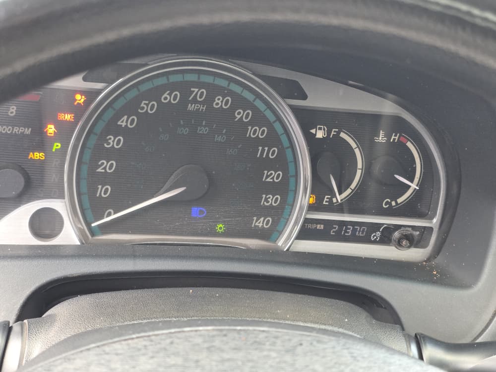 
								FEW MONTHS USED FIRSTBODY 2011 model Toyota Venza V6 engine with untampered engine and gear Ac  Full option With double panoramic roof  👉12m buyer settle 200k location Abacha Road nyanya Abuja deal Car is with me directly full									
