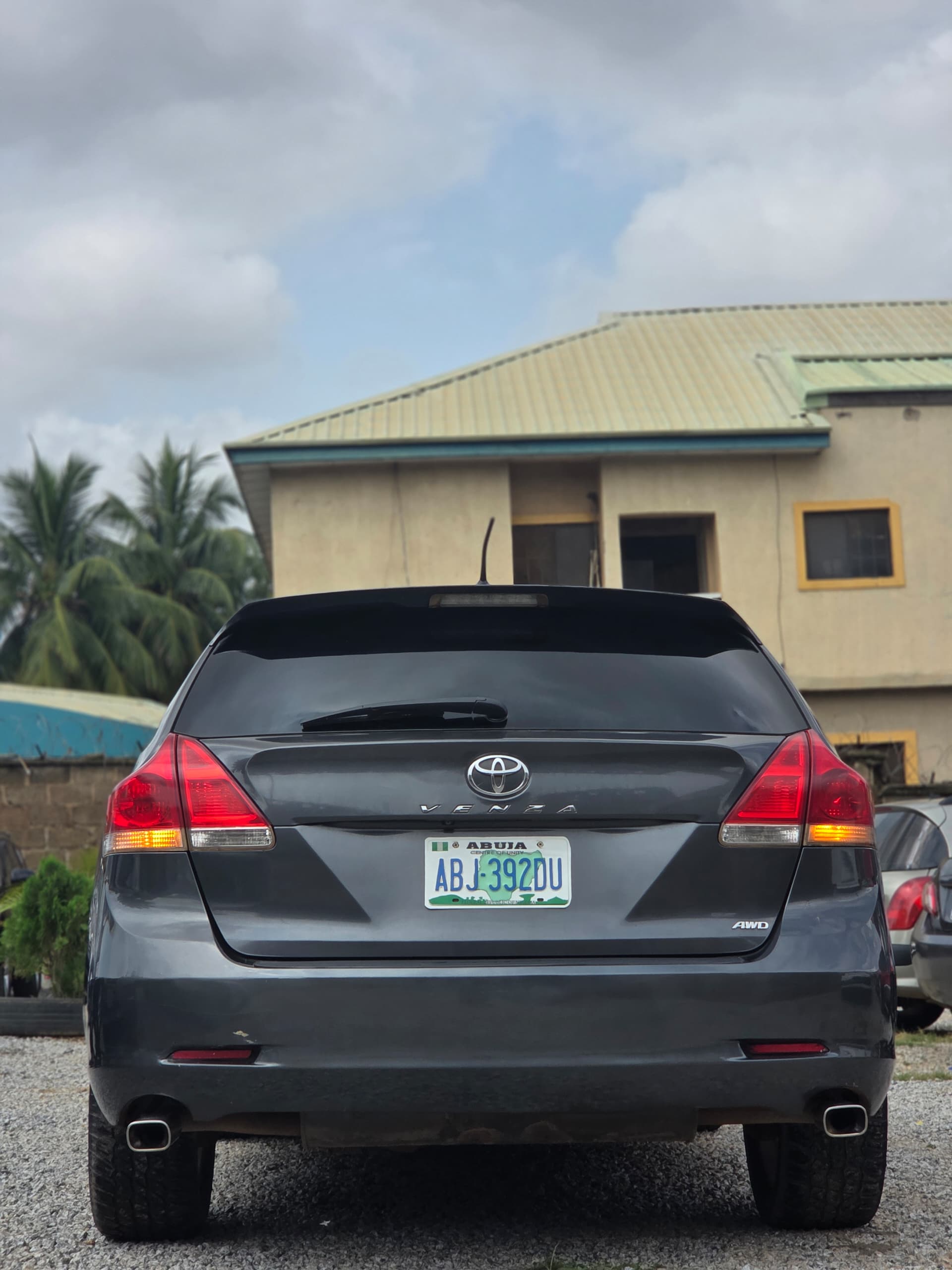 
								FEW MONTHS USED FIRSTBODY 2011 model Toyota Venza V6 engine with untampered engine and gear Ac  Full option With double panoramic roof  👉12m buyer settle 200k location Abacha Road nyanya Abuja deal Car is with me directly full									