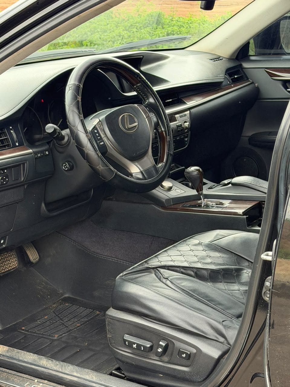 
								FRESH USED 2013/2014 LEXUS ES350,EXTREMELY CLEAN INTERIOR AND EXTERIOR,SOUND ENGINE AND GEARBOX,AC CHILLING VERY WELL,BUY AND DRIVER  GOING FOR 13.7M full									