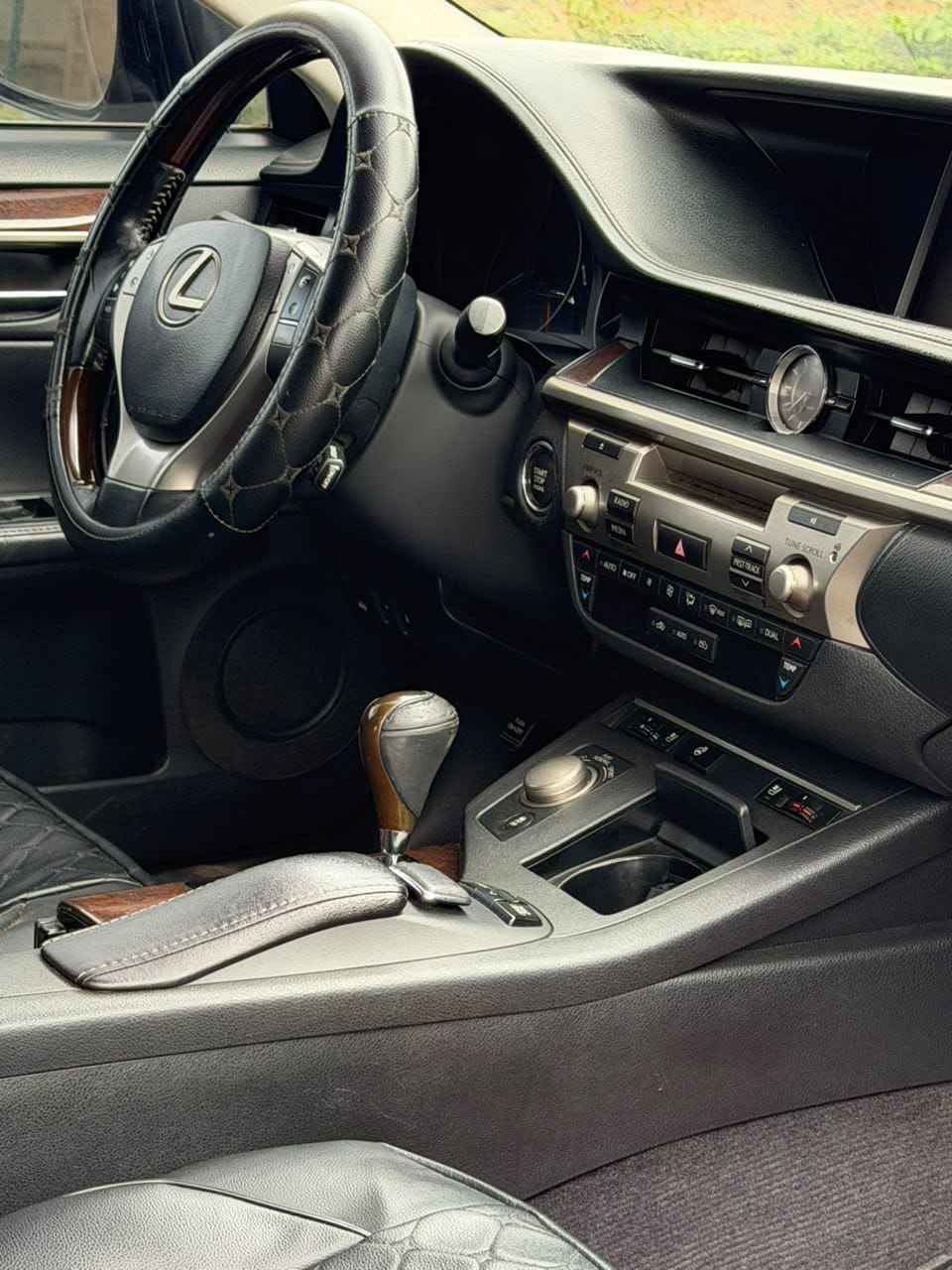 
								FRESH USED 2013/2014 LEXUS ES350,EXTREMELY CLEAN INTERIOR AND EXTERIOR,SOUND ENGINE AND GEARBOX,AC CHILLING VERY WELL,BUY AND DRIVER  GOING FOR 13.7M full									
