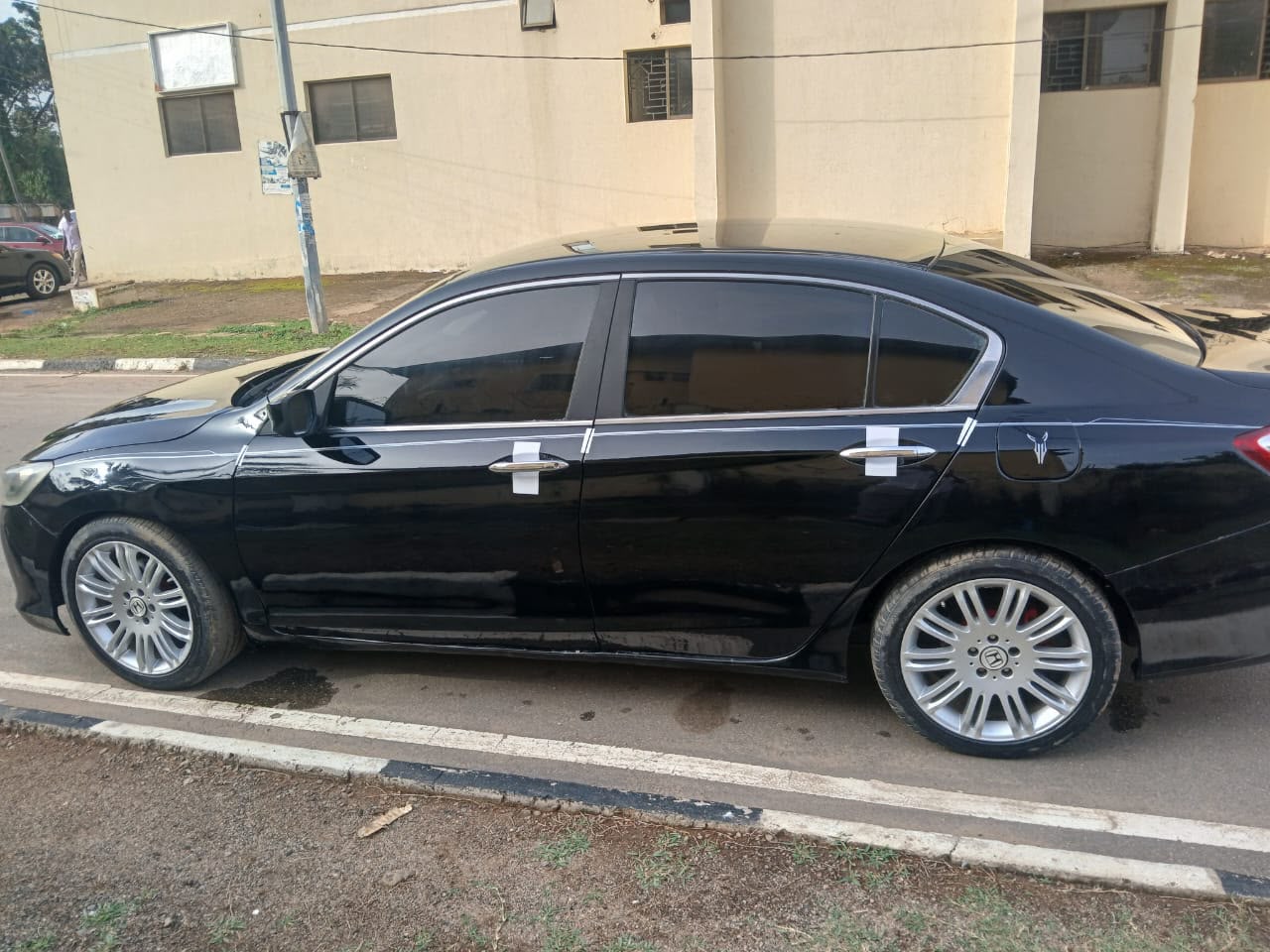 
								2013 honda acord very sharp going for 8M location gsm village wuse zone 1 abuja full									