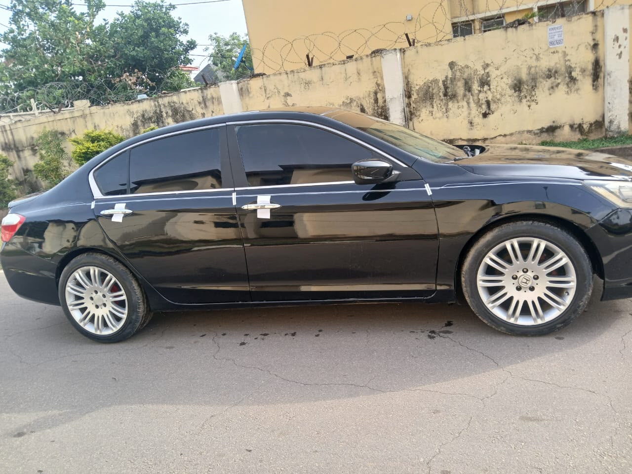 
								2013 honda acord very sharp going for 8M location gsm village wuse zone 1 abuja full									