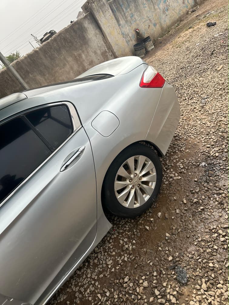 
								2013 Honda Accord very sound and new, 4cyl, Manual transmission.  7.9m Abuja full									