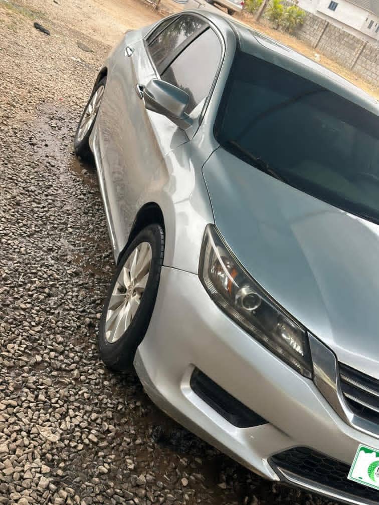 
								2013 Honda Accord very sound and new, 4cyl, Manual transmission.  7.9m Abuja full									