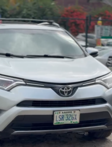 NEATLY USED TOYOTA RAV 4 2016   roof, Buy and drive, Nothing to fix, everything working perfectly.   Buy and drive.   💰 15.2 M 📍Abuja  🚨 Hurry before SOLD!