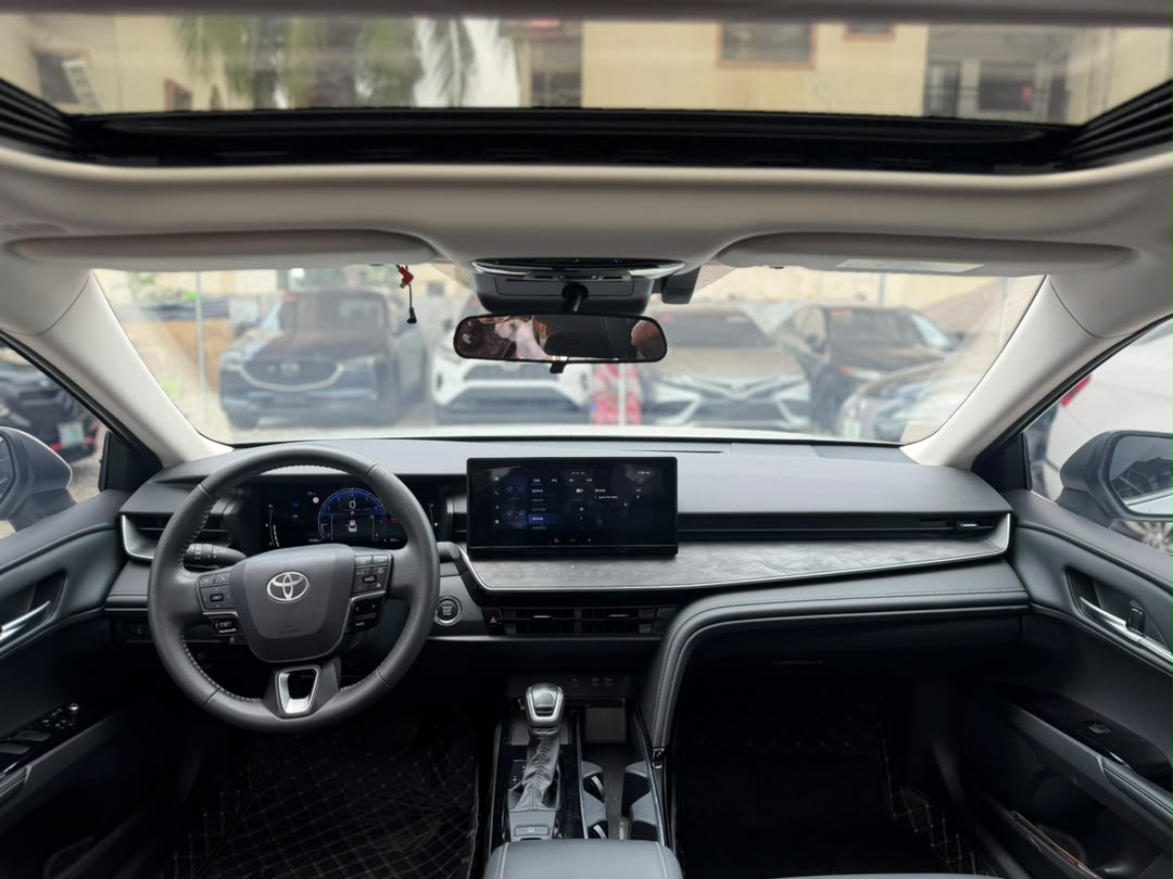
								CLEAN FOREIGN USED 2025 TOYOTA CAMRY WITH SUNROOF  PRICE: 51M full									