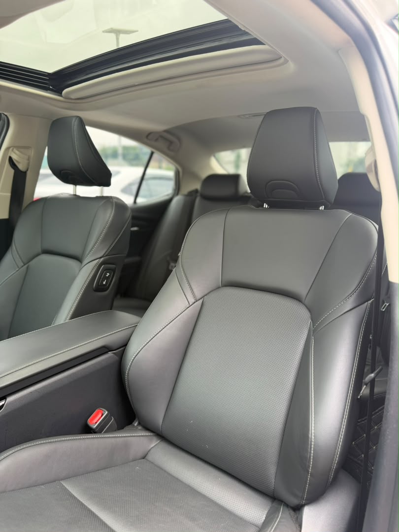 
								CLEAN FOREIGN USED 2025 TOYOTA CAMRY WITH SUNROOF  PRICE: 51M full									