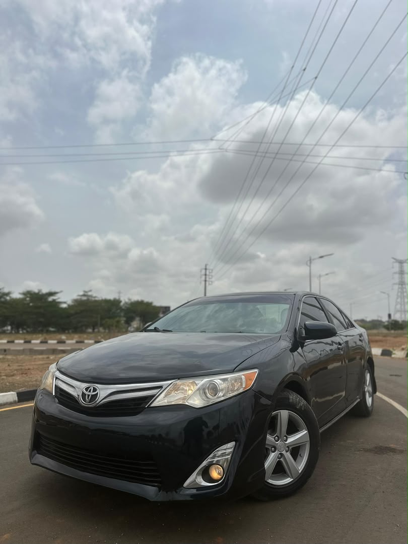 
								Giveaway Deal‼️‼️‼️ (180k Mileage) Carefully Used Basic 2013/2014 V4 Toyota Camry car is in pristine condition (Nothing To Fix) with  duty going for just 9NET WITH SMALL SAMBO Lugbe Abuja📍 ZERO CHAIN DEAL full									