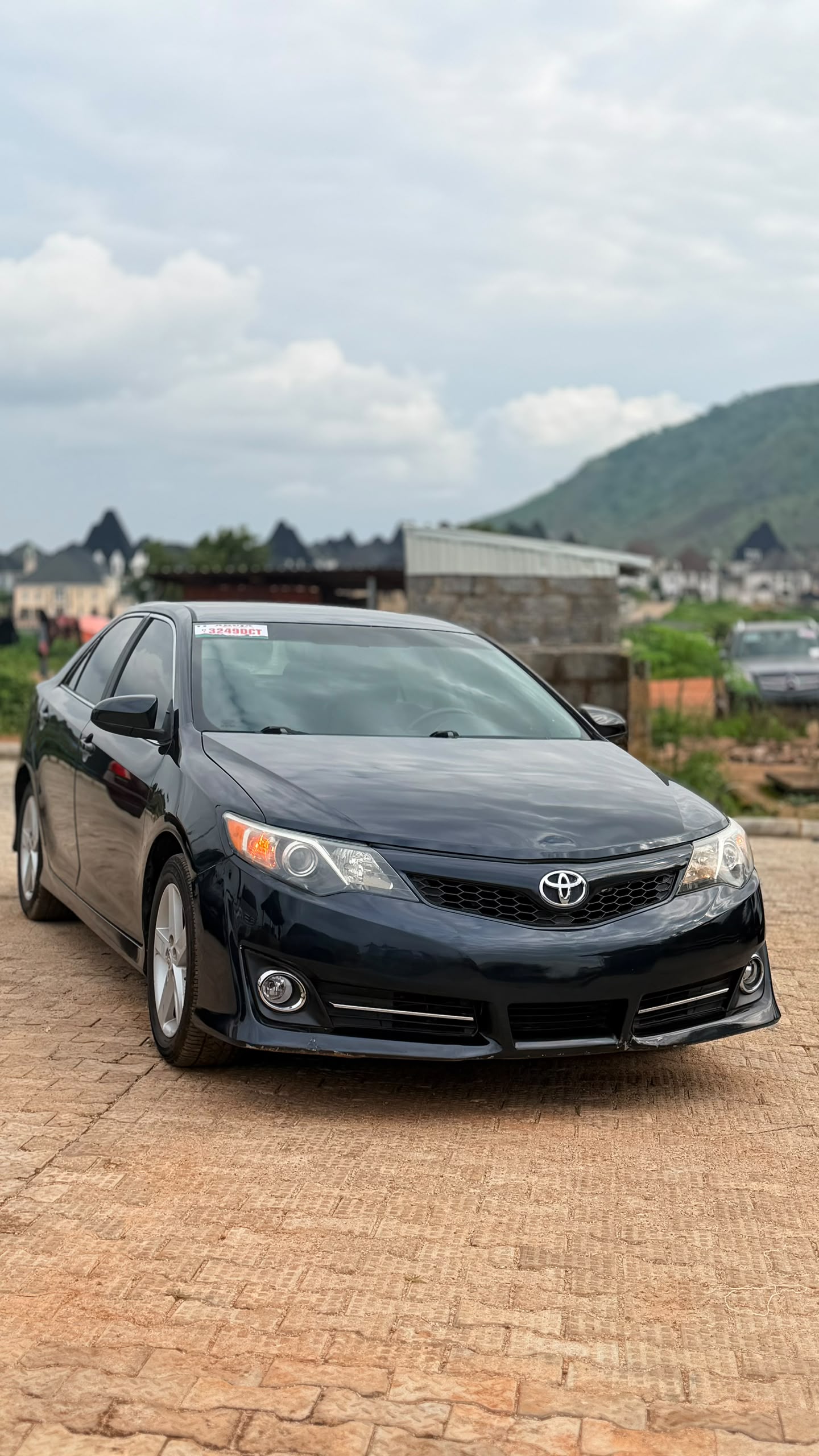
								FOREIGN USED 2013 TOYOTA CAMRY SE WITH KEY ENTRY V4 ENGINE LEATHER SEATS UNTEMPERED SYSTEM AND VERIFIED DUTY VALID FOR 13.5 MILLION NAIRA ONLY full									