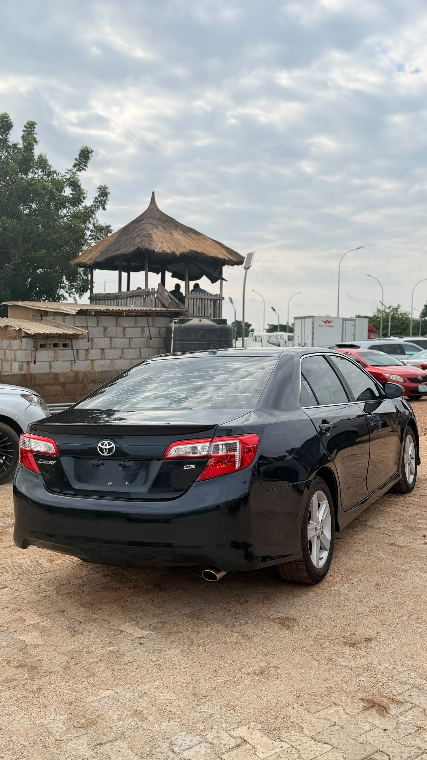 
								FOREIGN USED 2013 TOYOTA CAMRY SE WITH KEY ENTRY V4 ENGINE LEATHER SEATS UNTEMPERED SYSTEM AND VERIFIED DUTY VALID FOR 13.5 MILLION NAIRA ONLY full									