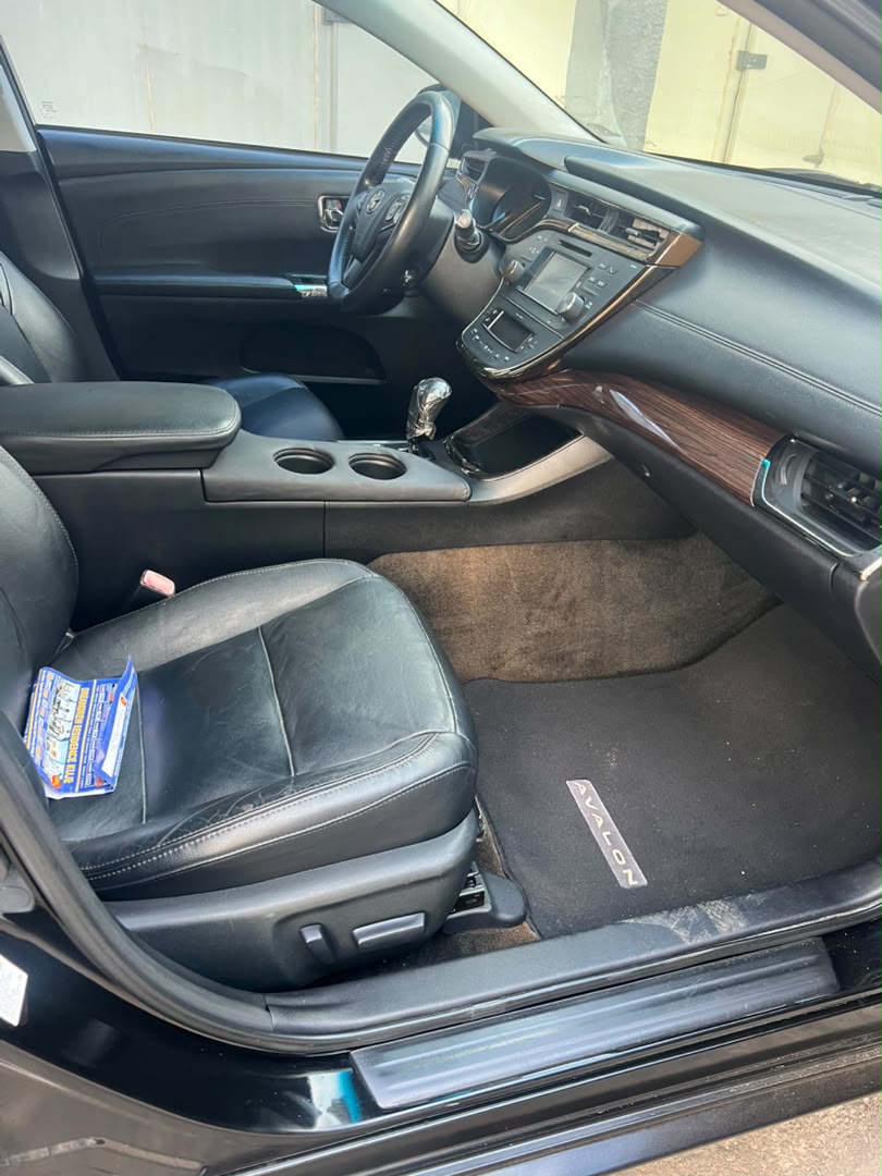 
								Super clean  Toyota Avalon  Frist body  2013 model  Belgium gred  Distress sales  Price only 11.7 Three month used Location Abuja Lugbe full									