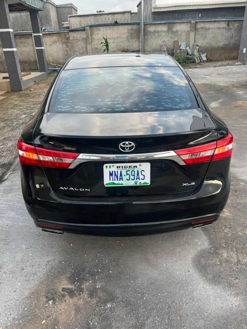 
								Super clean  Toyota Avalon  Frist body  2013 model  Belgium gred  Distress sales  Price only 11.7 Three month used Location Abuja Lugbe full									