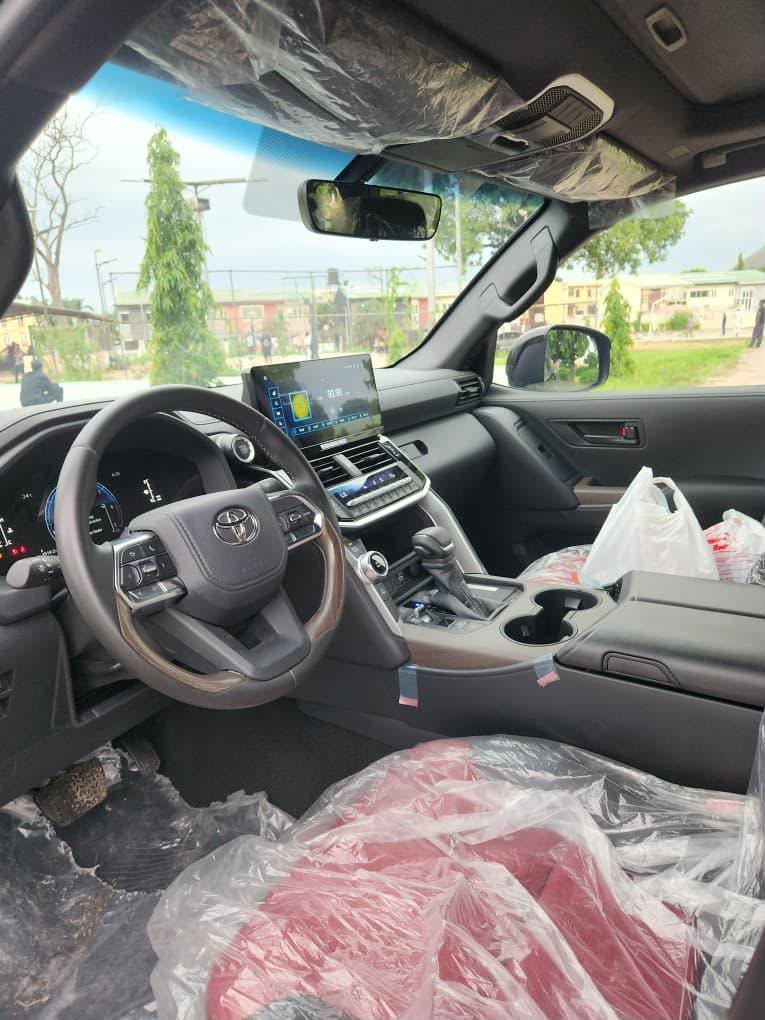 
								GOOD DEAL..Brand New 2026 Toyota Landcruiser VXR with custom duty paid. N185M ONLY full									