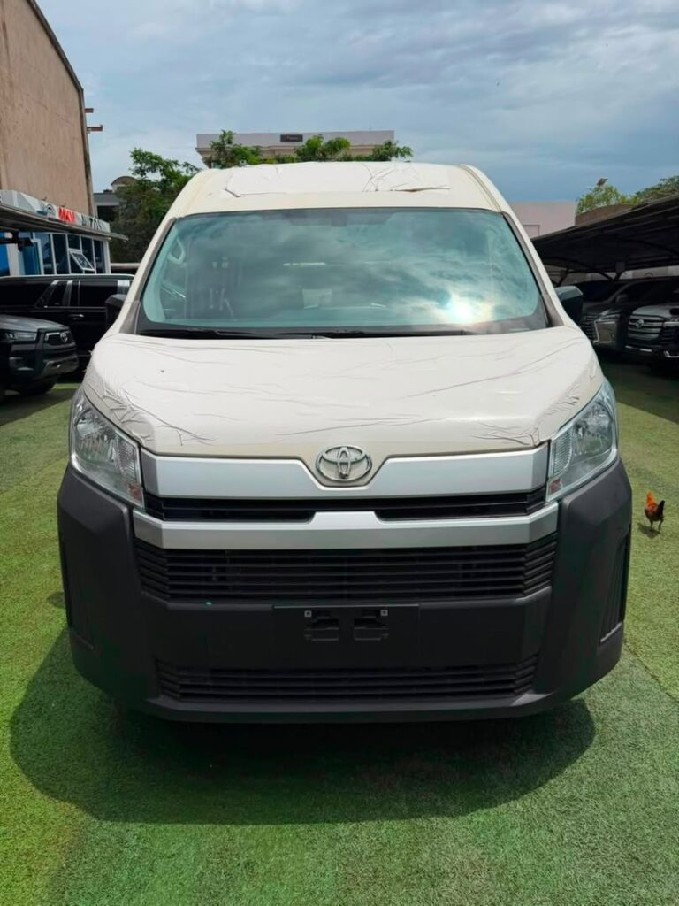 BRAND NEW DEAL‼️📃  TOYOTA HIACE BUS Automatic  Revise camera and 360° camera, Fabric seat   PRICE: N98M   📍ABUJA Nationwide Delivery🌍 Dm For More Enquiries