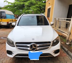 Distress sale 2018  GLC300 price 18m owner last come with my Sambo