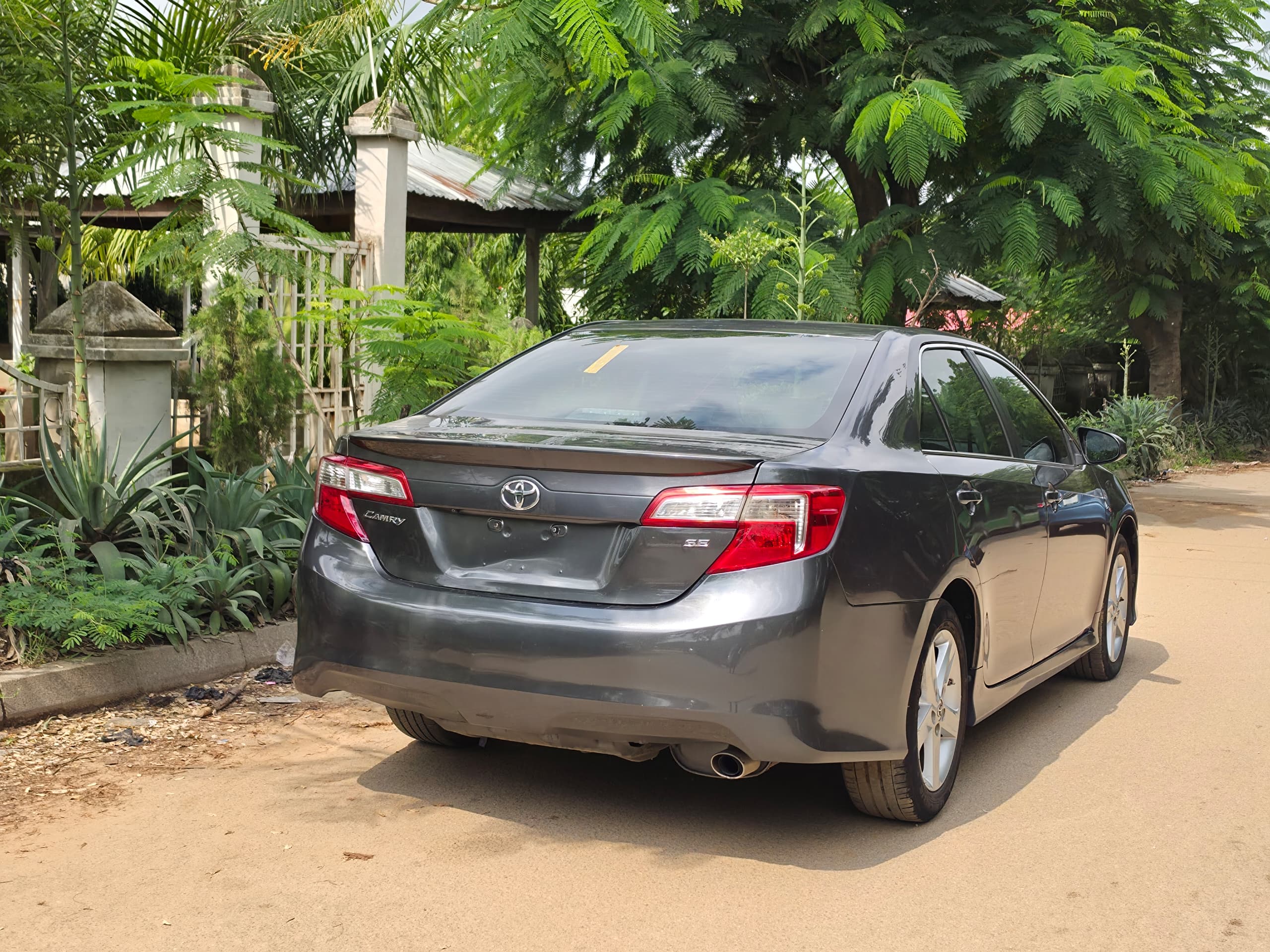 
								QUICKEST SWEET DEAL:  EXTREMELY SHARP HIGEHST GRADE FOREIGN USED 2014 ON BELT TOYOTA CAMRY SE, MINT INTERIOR, NO SINGLE 9JA PAINT WITH UNTAMPARED ENGINE ND GEAR.GOING FOR JUST 13.8M. full									