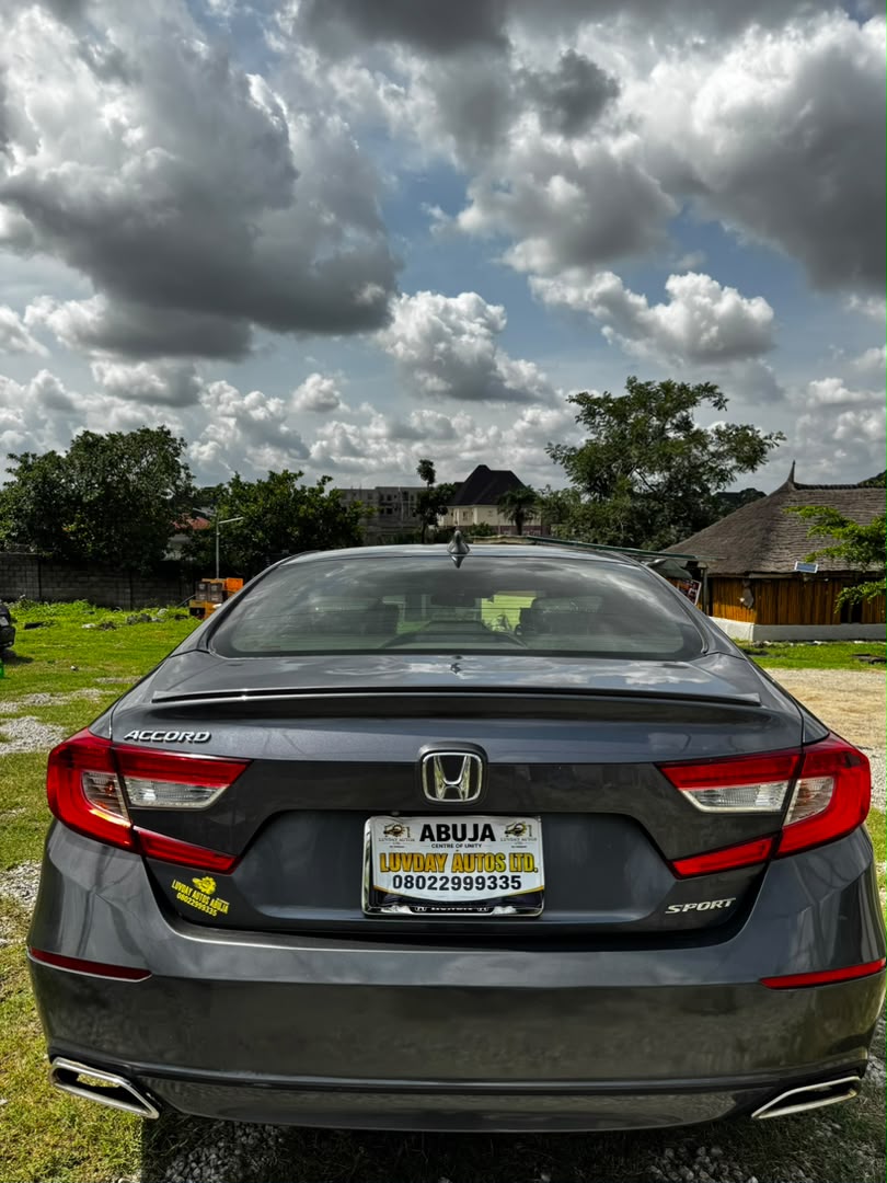
								Giveaway Deal‼️‼️‼️ (81k Mileage) Grade A (Few months registered) 2018 Honda Accord (Sport) car is in pristine condition (Nothing To Fix) (Keyless & Back Ac Vent) with duty going for just 18m slightly negotiable with me Lugbe Abuja📍  ZERO CHAIN DEAL full									