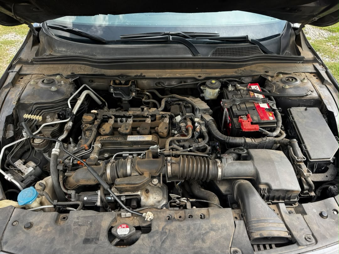 
								Giveaway Deal‼️‼️‼️ (81k Mileage) Grade A (Few months registered) 2018 Honda Accord (Sport) car is in pristine condition (Nothing To Fix) (Keyless & Back Ac Vent) with duty going for just 18m slightly negotiable with me Lugbe Abuja📍  ZERO CHAIN DEAL full									