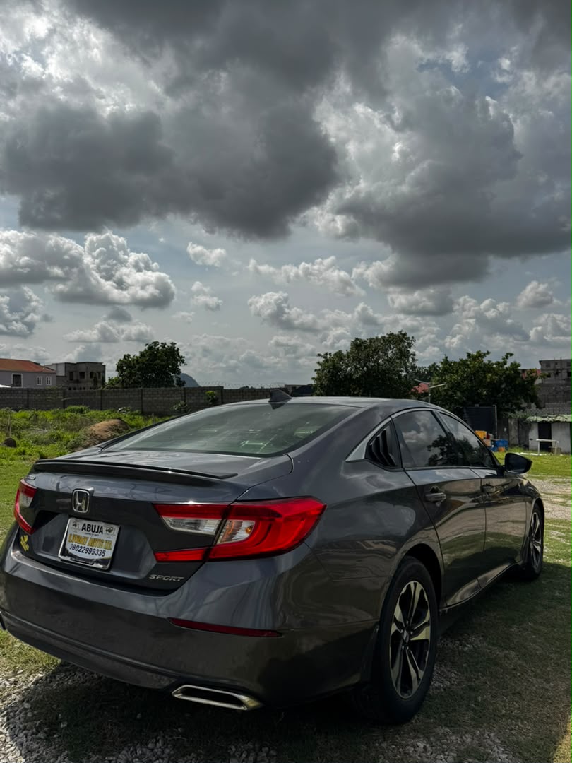 
								Giveaway Deal‼️‼️‼️ (81k Mileage) Grade A (Few months registered) 2018 Honda Accord (Sport) car is in pristine condition (Nothing To Fix) (Keyless & Back Ac Vent) with duty going for just 18m slightly negotiable with me Lugbe Abuja📍  ZERO CHAIN DEAL full									