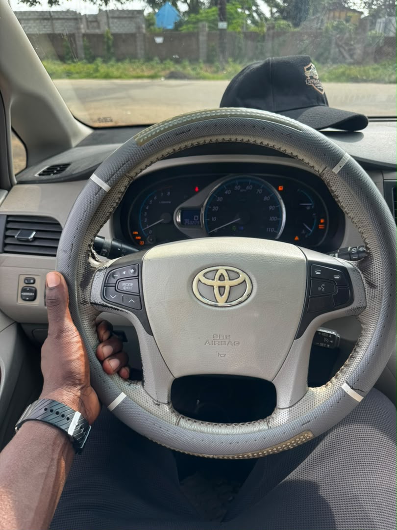 
								Giveaway Deal‼️‼️‼️ Carefully Used V6 2012/13 Toyota Sienna XLE (Reverse Cam, Sunroof & Back Ac Vent) car is in pristine condition Ac chilling with duty going for just 9.2m Last add sambo with me Lugbe Abuja📍 ZERO CHAIN DEAL full									