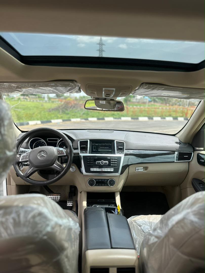 
								Giveaway Deal‼️‼️‼️ (152k Mileage) Grade A Foreign Used 2015 on belt Mbenz Ml400 car is in pristine condition (Pure Accident Free) Full Option (Keyless, Power Boot, Double Pano Roof, Mini Freezer & More) with 2026 May Entry Duty going for just 30m with only 1m sambo with me (Moveable) Lugbe Abuja📍 ZERO CHAIN DEAL full									
